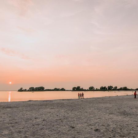 Stijlvol Appartement Op Strand Makkum Exterior foto